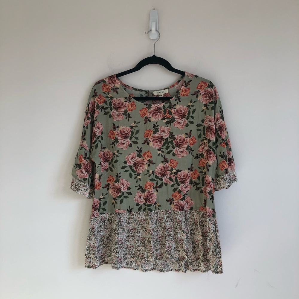 (NWT) Como BLU Floral Top
